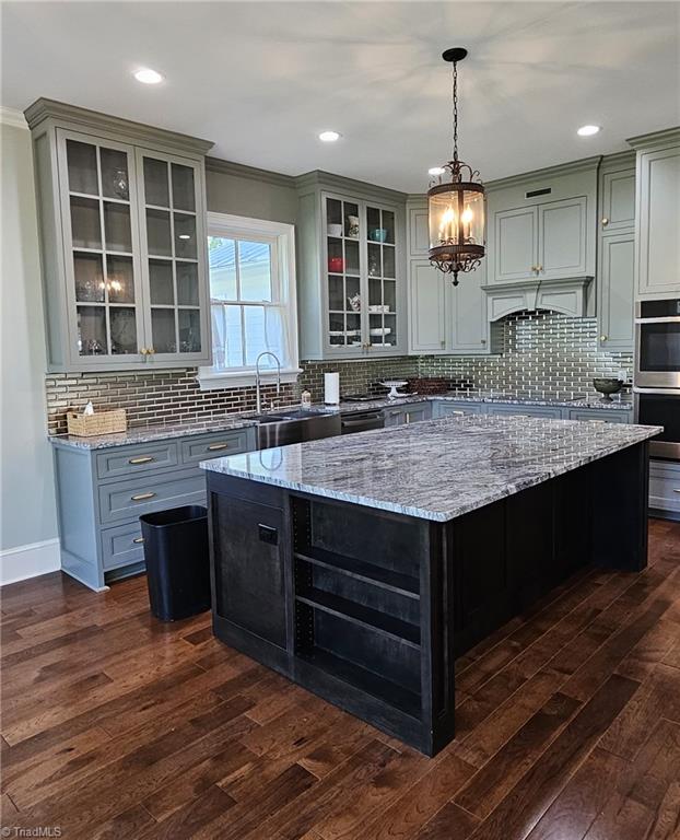 803 South Main Street Reidsville, NC 27320 - Photo 12 of 44 Large island w beautiful granite countertops