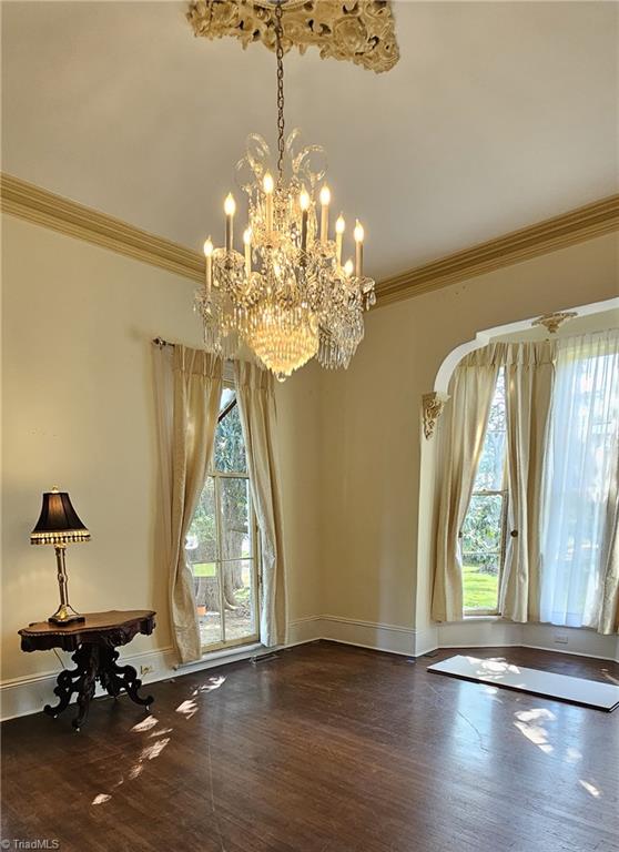 803 South Main Street Reidsville, NC 27320 - Photo 22 of 44 Living Room