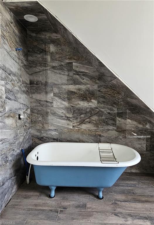 803 South Main Street Reidsville, NC 27320 - Photo 32 of 44 UpStairs Bathtub