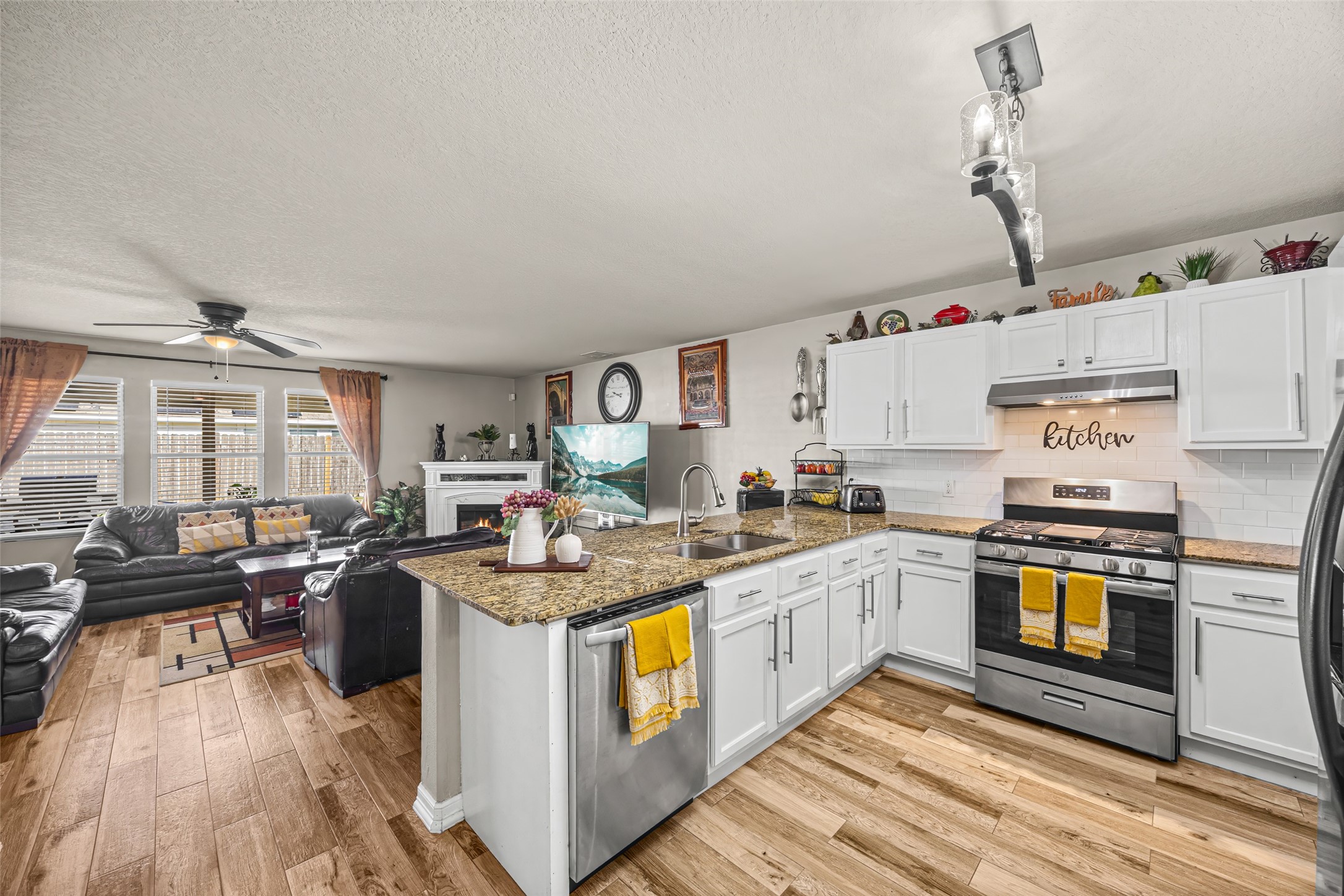 11750 Abby Ridge Way Houston, TX 77044 - Photo 10 of 40