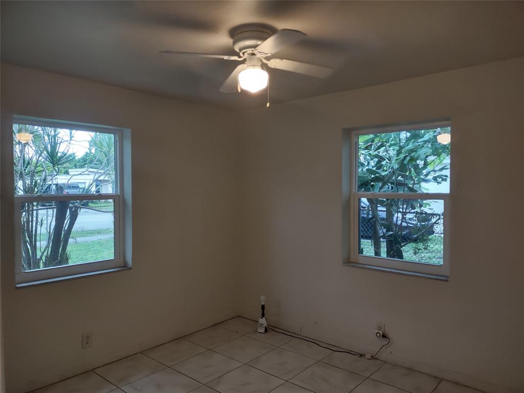 128 Miami Gardens Road West Park, FL 33023 - Photo 30 of 38