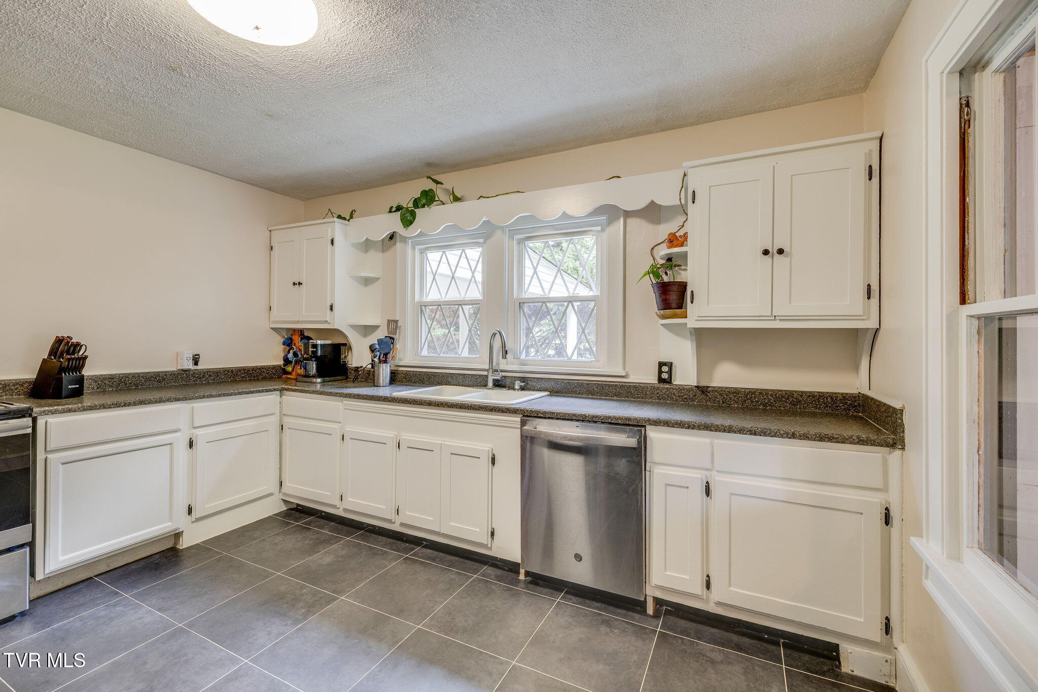 2235 Rock Springs Road Kingsport, TN 37664 - Photo 13 of 42 012