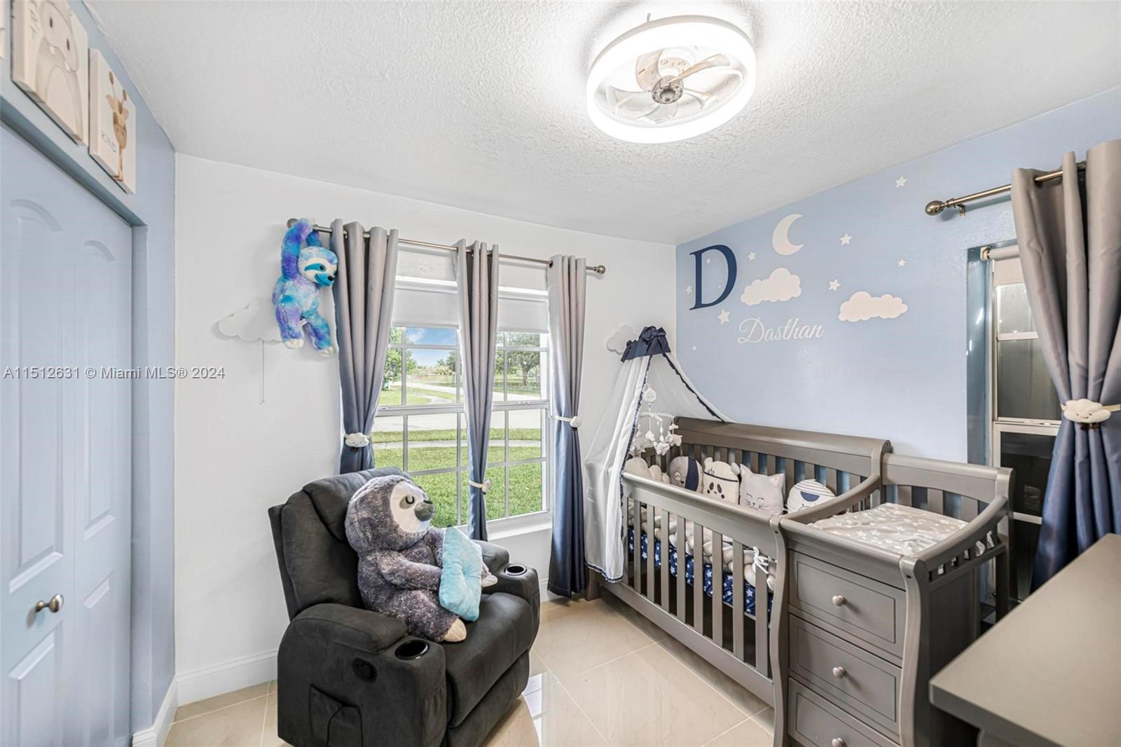 Palmetto Estates Miami, FL 33157 - Photo 18 of 29 a living room with furniture