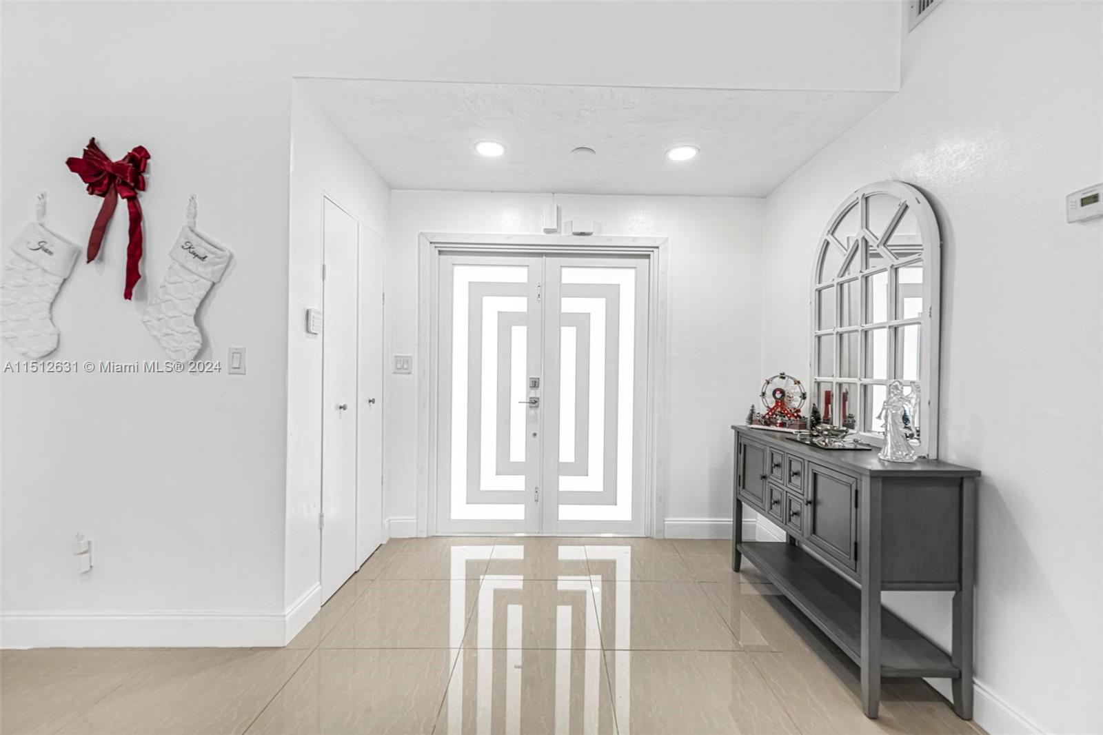 Palmetto Estates Miami, FL 33157 - Photo 5 of 29 a view of a living room