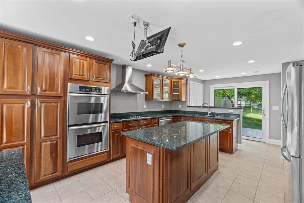 8 Lilian Road Framingham, MA 01701 - Photo 8 of 42 Gallery Image 8