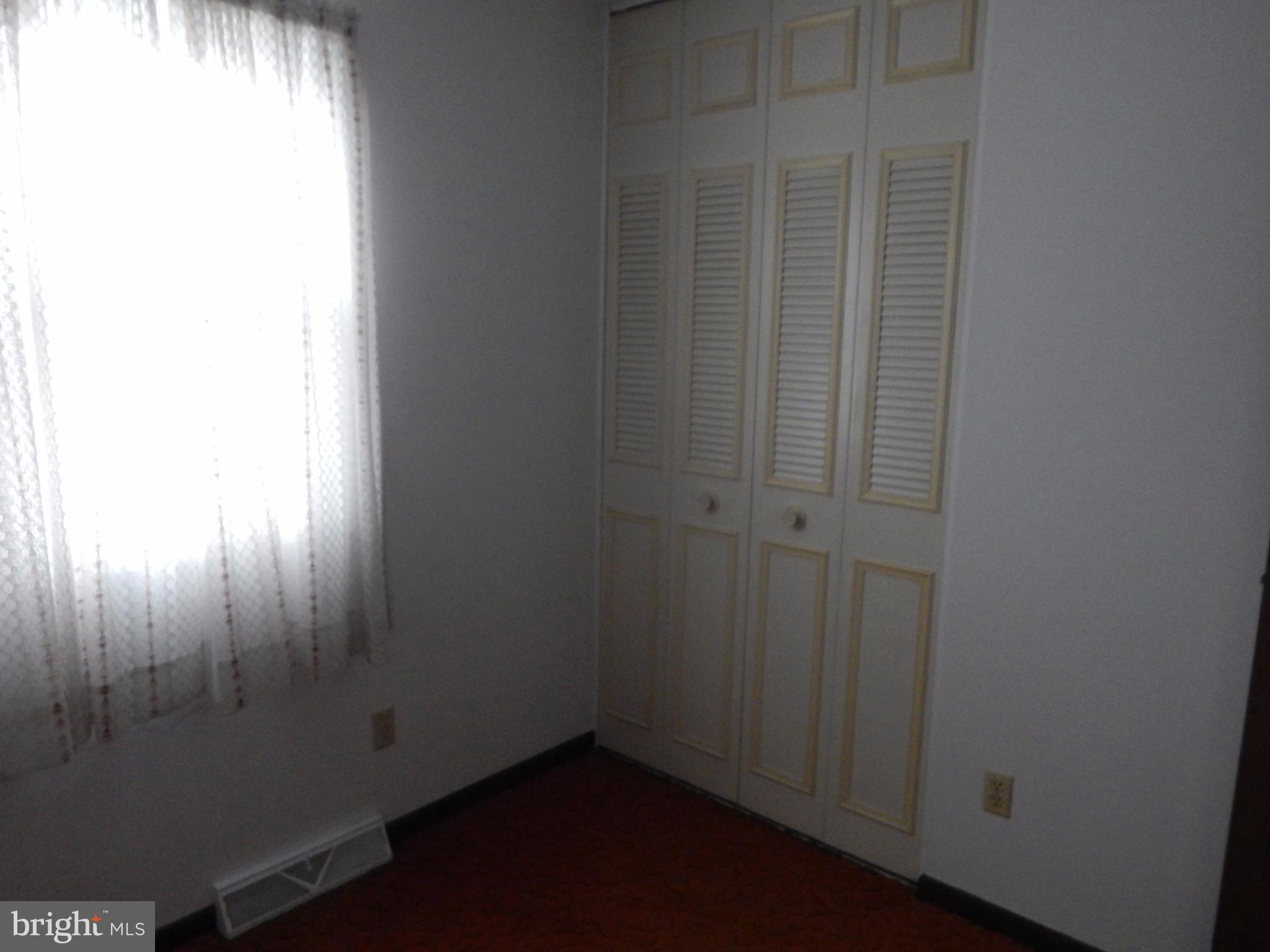 83 Wakefield Road Hagerstown, MD 21740 - Photo 14 of 22 an empty room with windows