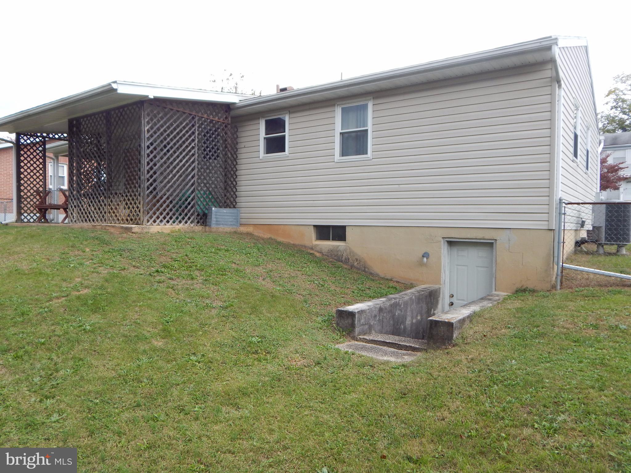 83 Wakefield Road Hagerstown, MD 21740 - Photo 22 of 22 a front view of a house with a garden