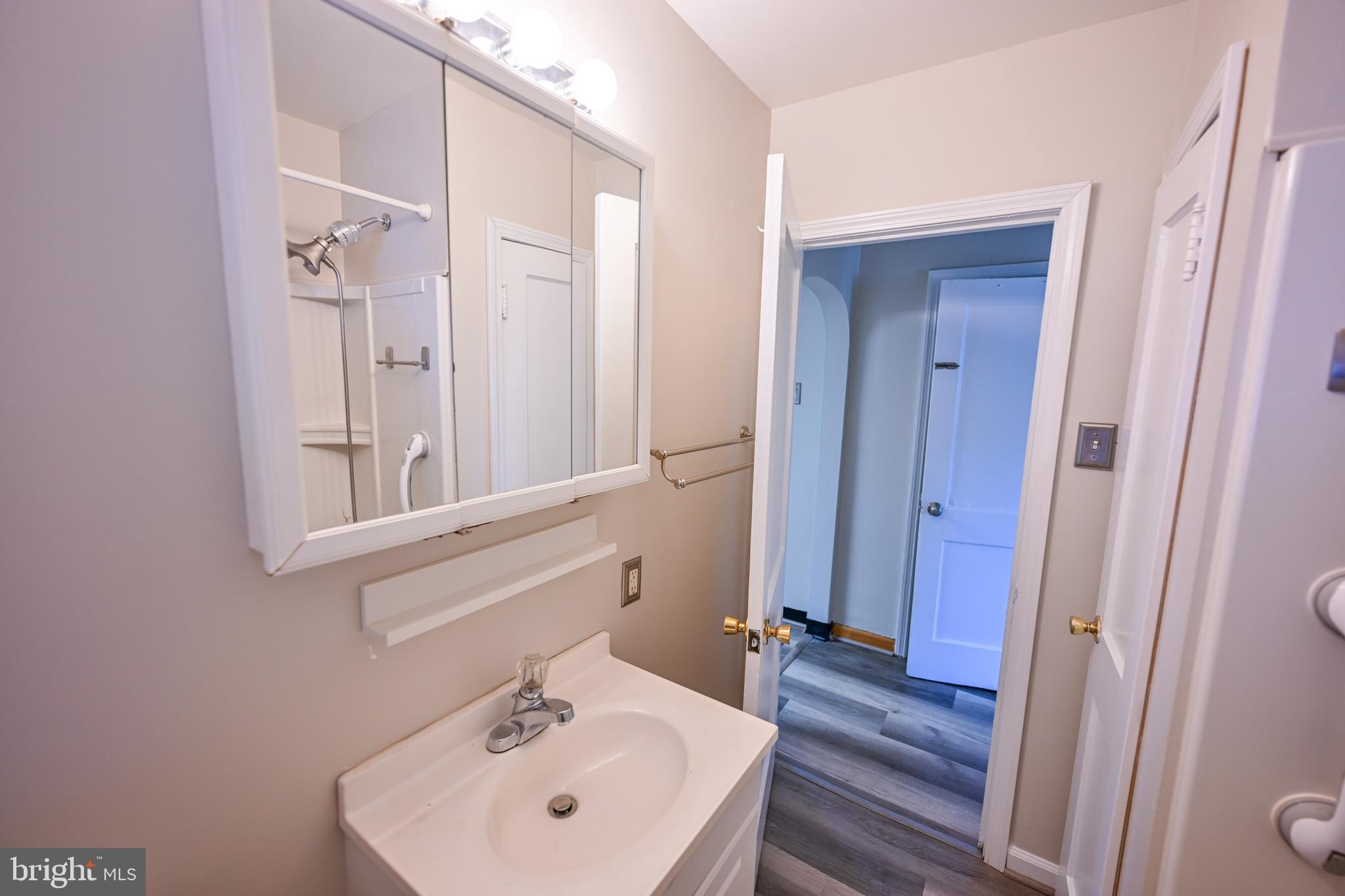 421 Cresswell Road Brooklyn, MD 21225 - Photo 31 of 56 Main level bathroom