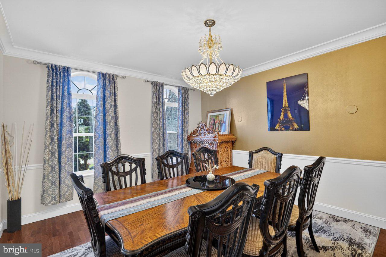 45 Emerald Road Robbinsville, NJ 08691 - Photo 14 of 57 Elegant dining space with charm.