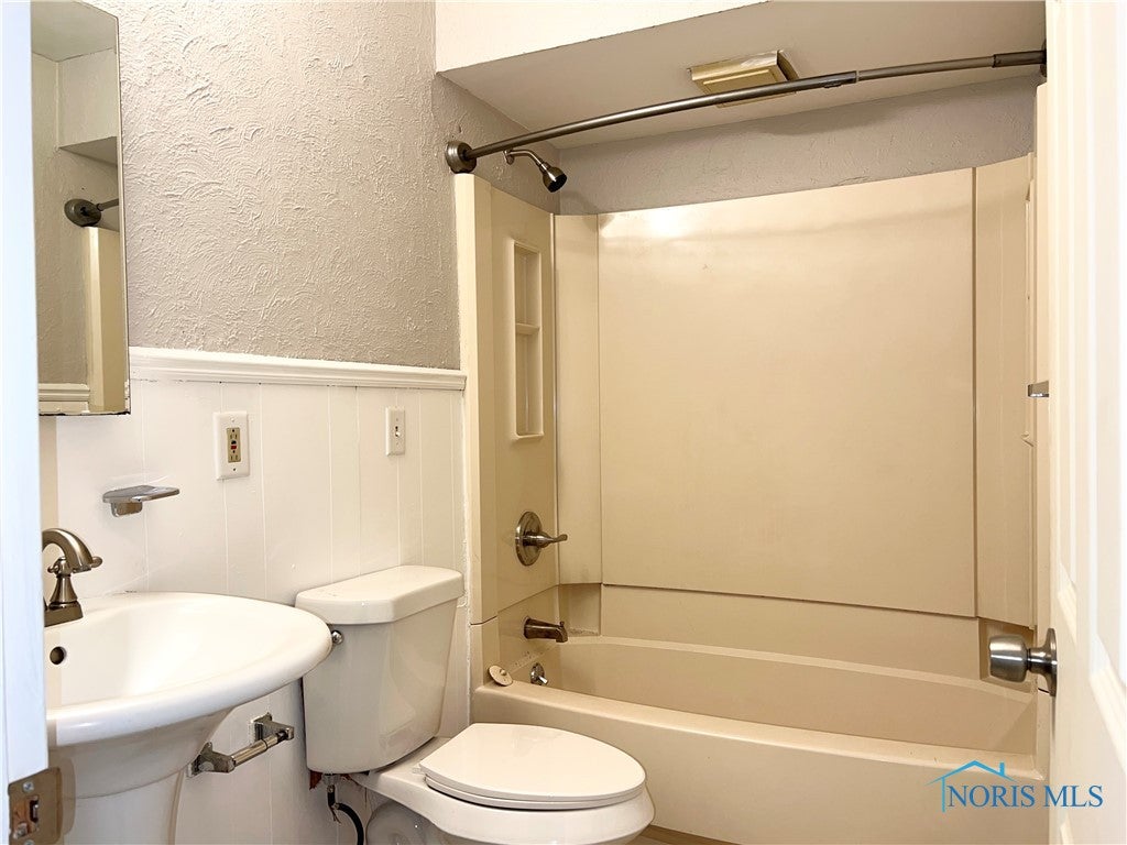 4220 Birchall Road Toledo, OH 43612 - Photo 12 of 25 Gallery Image 12