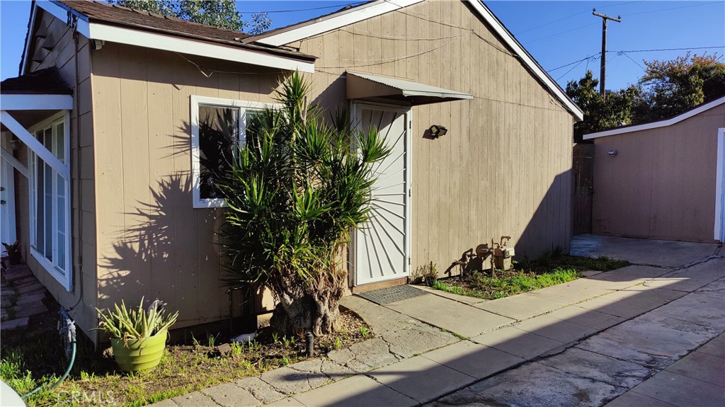 2125 Rousselle Street Santa Ana, CA 92707 - Photo 2 of 3 a view of a house with backyard and sitting area