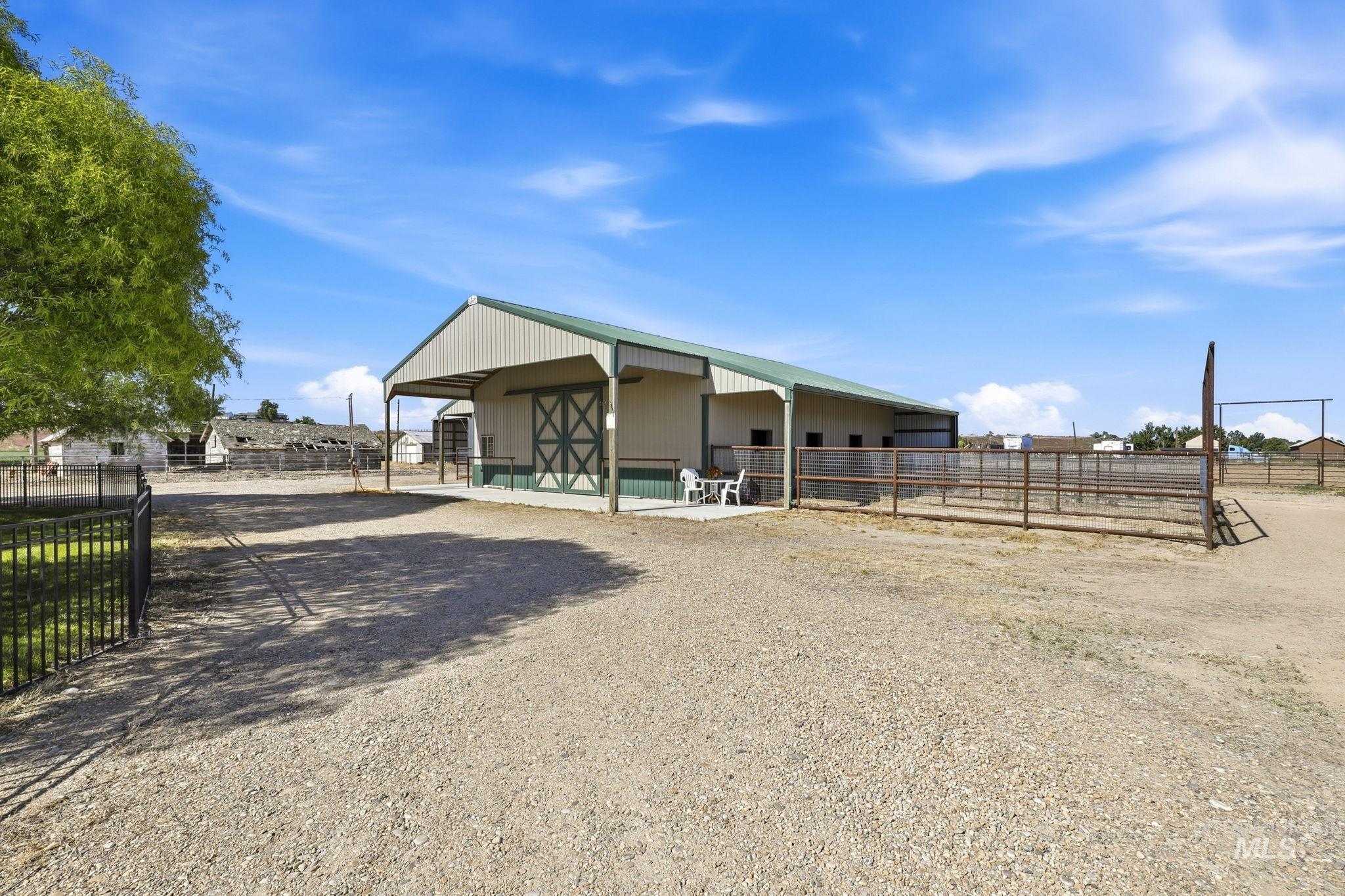 25009 Boise River Road Parma, ID 83660 - Photo 4 of 41