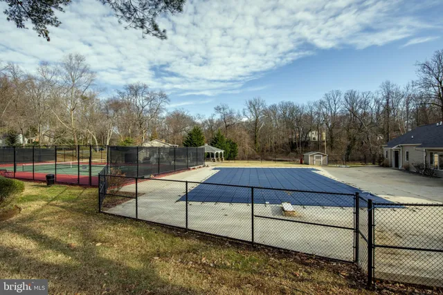 a view of a house with a yard table and chairs