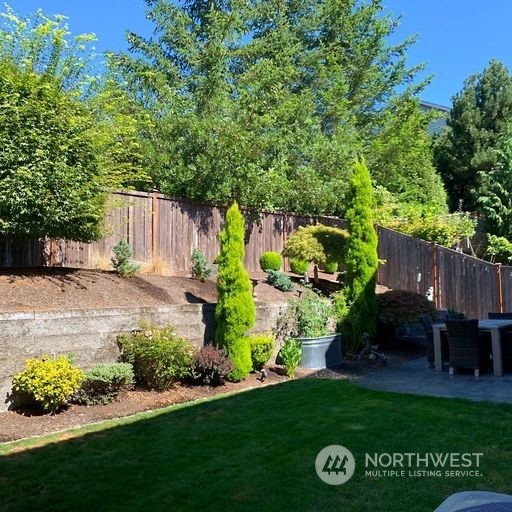 23029 35th Drive Southeast Bothell, WA 98021 - Photo 32 of 40 a garden with plants and large trees