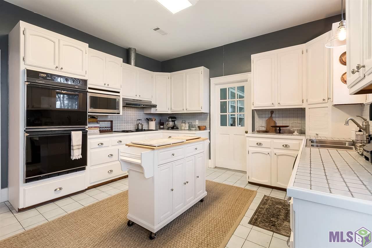 18503 Little Prairie Road Prairieville, LA 70769 - Photo 8 of 17 Kitchen