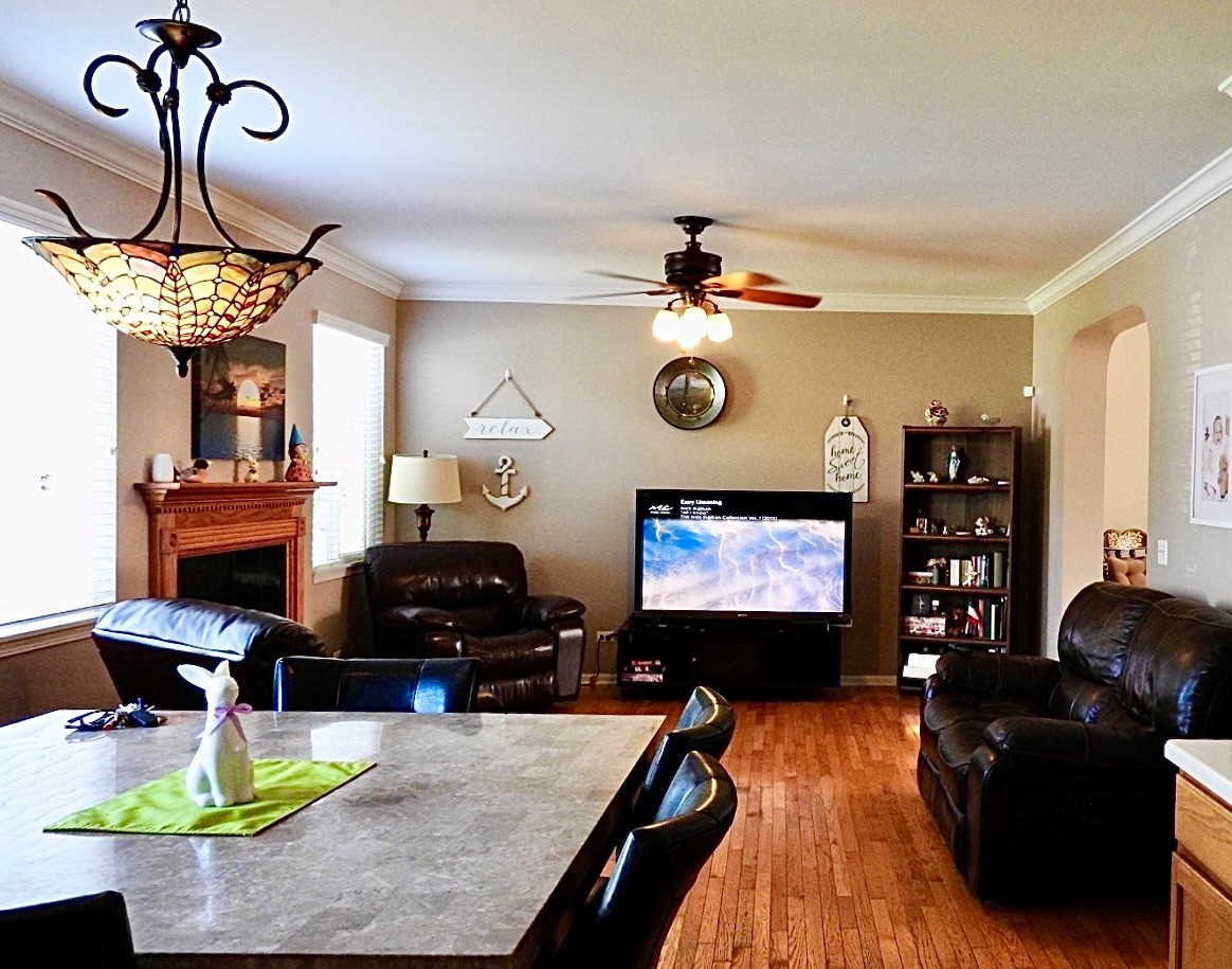 923 Limerick Lane McHenry, IL 60050 - Photo 3 of 18 a living room with furniture and a flat screen tv