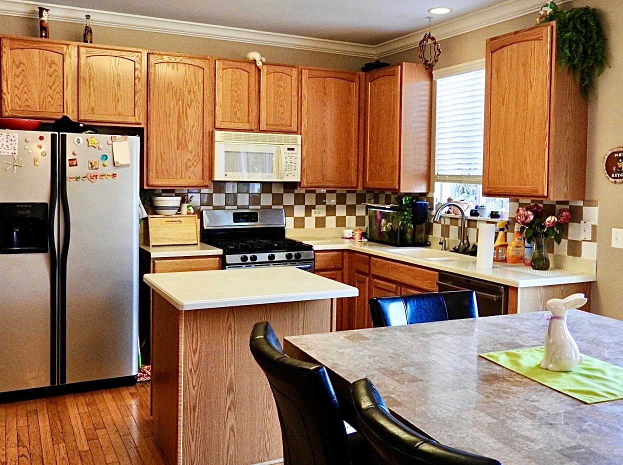923 Limerick Lane McHenry, IL 60050 - Photo 9 of 18 a view of a dining room with furniture and window