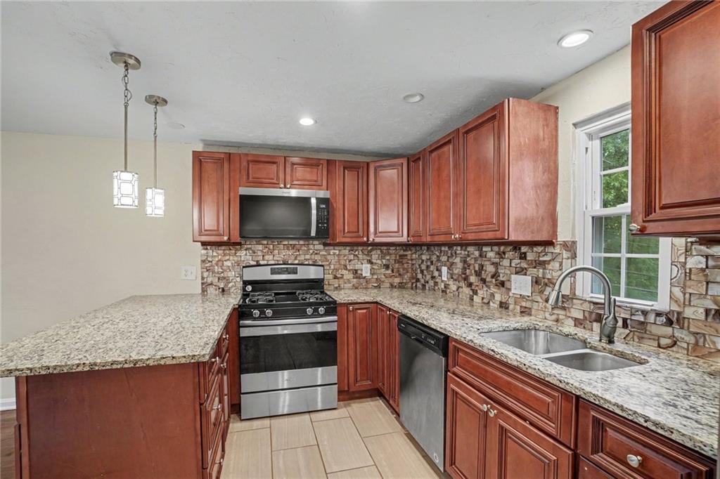 1826 Borland Road Pittsburgh, PA 15243 - Photo 8 of 23 Gallery Image 8