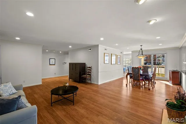 $360,000 | 208 Ambridge Court, Unit 101, Chesterfield, MO 63017