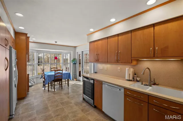 $360,000 | 208 Ambridge Court, Unit 101, Chesterfield, MO 63017