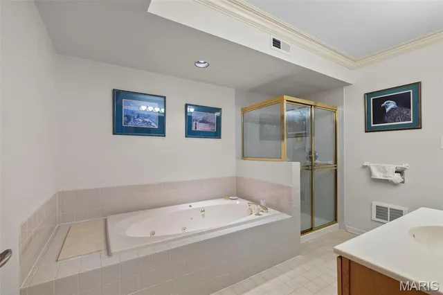 $360,000 | 208 Ambridge Court, Unit 101, Chesterfield, MO 63017