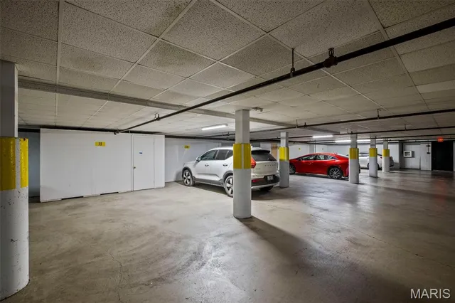 $360,000 | 208 Ambridge Court, Unit 101, Chesterfield, MO 63017