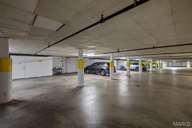 $360,000 | 208 Ambridge Court, Unit 101, Chesterfield, MO 63017