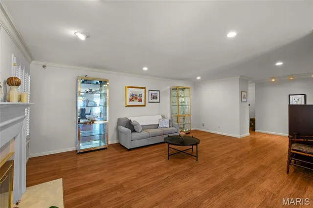 $360,000 | 208 Ambridge Court, Unit 101, Chesterfield, MO 63017