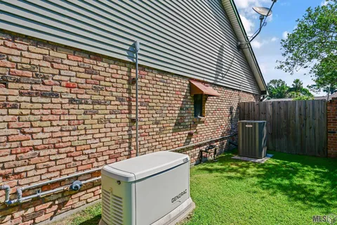 $425,000 | 9979 Hackberry Drive, Baton Rouge, LA 70809