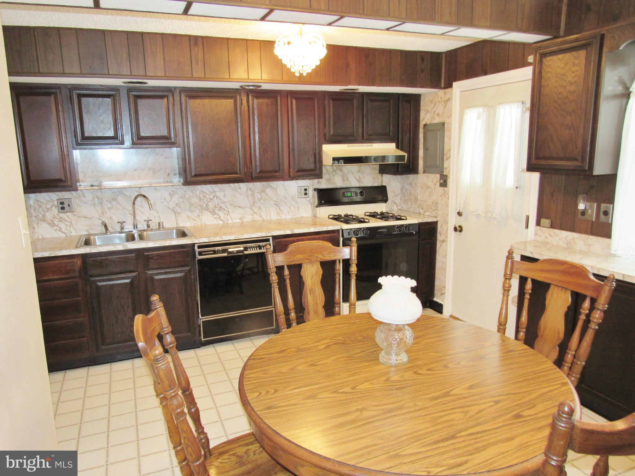 2219 Searles Road Baltimore, MD 21222 - Photo 17 of 30 Kitchen