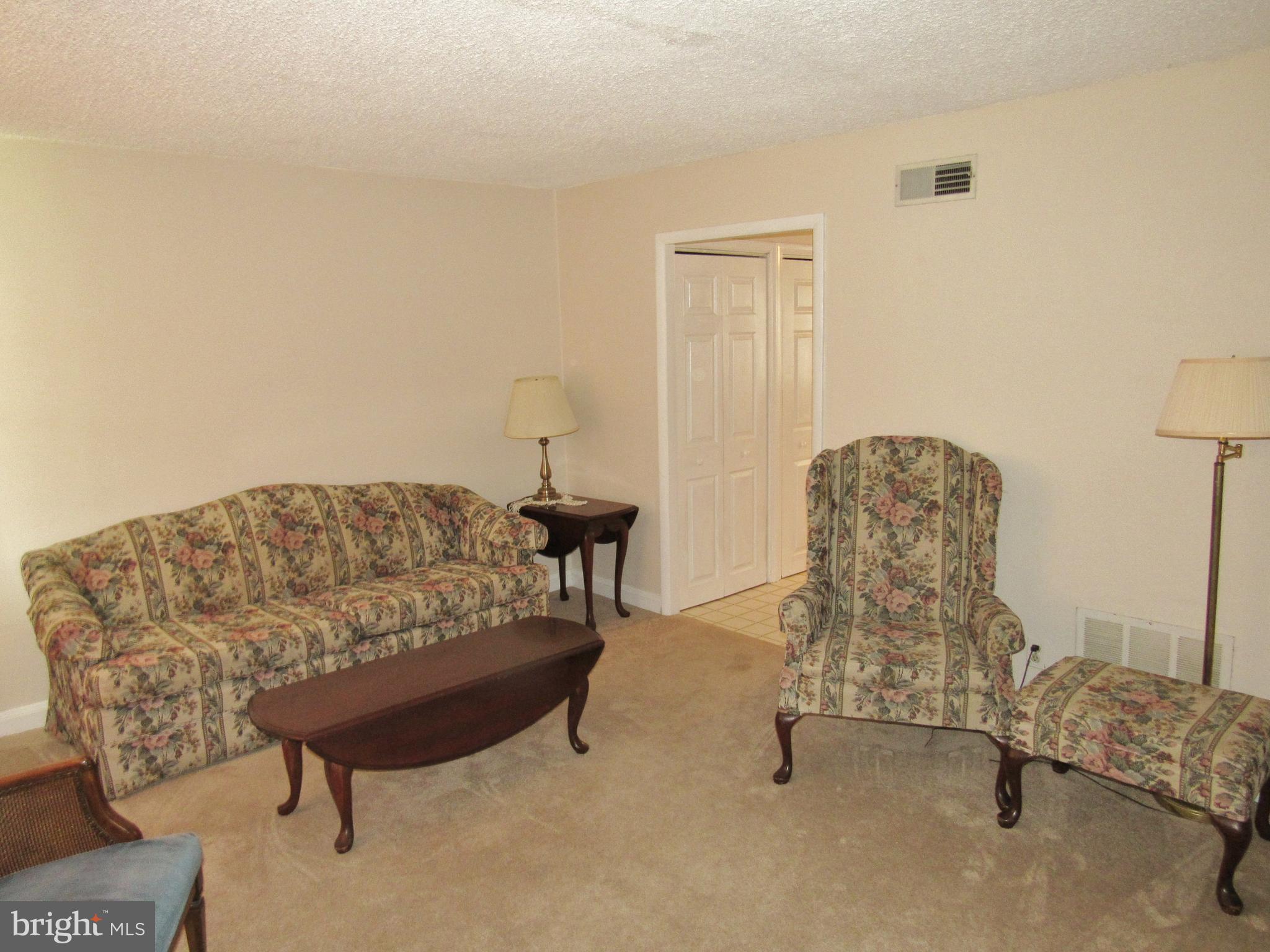 2219 Searles Road Baltimore, MD 21222 - Photo 9 of 30 Living Room