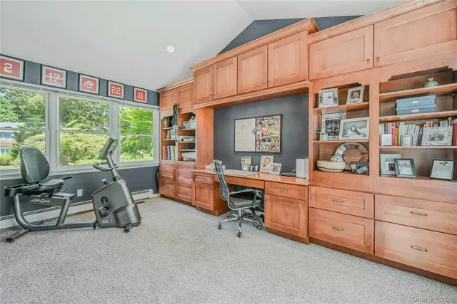 $995,000 | 6 Settlers Way, East Setauket, NY 11733