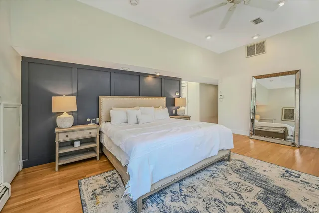 $995,000 | 6 Settlers Way, East Setauket, NY 11733