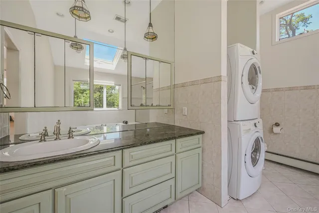 $995,000 | 6 Settlers Way, East Setauket, NY 11733