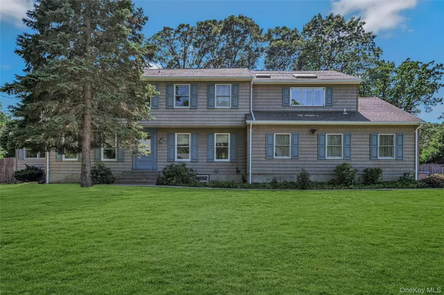 $995,000 | 6 Settlers Way, East Setauket, NY 11733