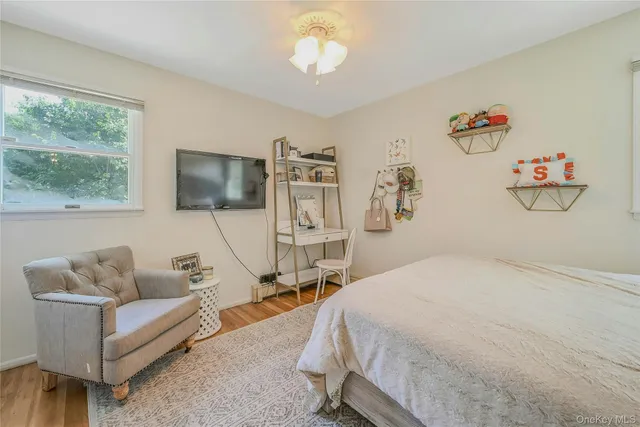 $995,000 | 6 Settlers Way, East Setauket, NY 11733