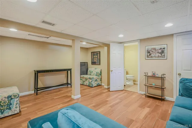 $995,000 | 6 Settlers Way, East Setauket, NY 11733