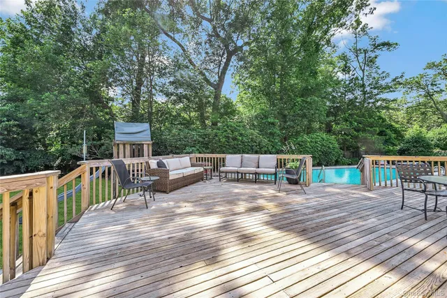 $995,000 | 6 Settlers Way, East Setauket, NY 11733