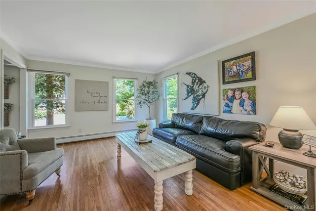 $995,000 | 6 Settlers Way, East Setauket, NY 11733