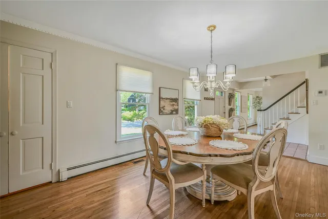 $995,000 | 6 Settlers Way, East Setauket, NY 11733