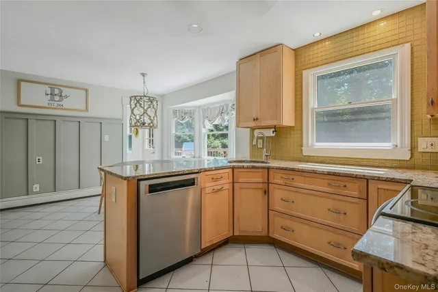 $995,000 | 6 Settlers Way, East Setauket, NY 11733