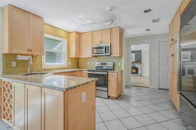 $995,000 | 6 Settlers Way, East Setauket, NY 11733