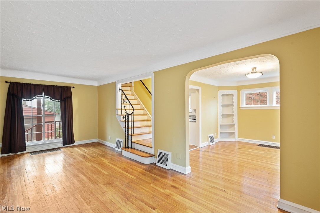 3567 Bainbridge Road Cleveland Heights, OH 44118 - Photo 6 of 33 Gallery Image 6