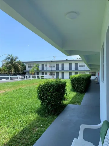 $1,600 | 2300 Pierce Street, Unit 3, Hollywood, FL 33020