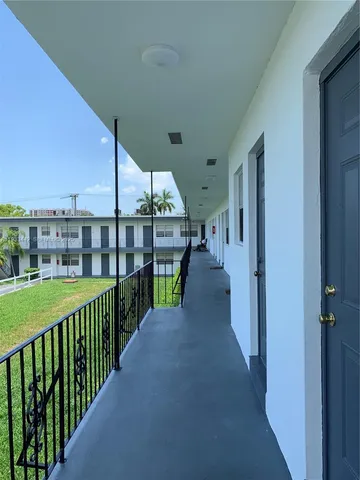 $1,600 | 2300 Pierce Street, Unit 3, Hollywood, FL 33020