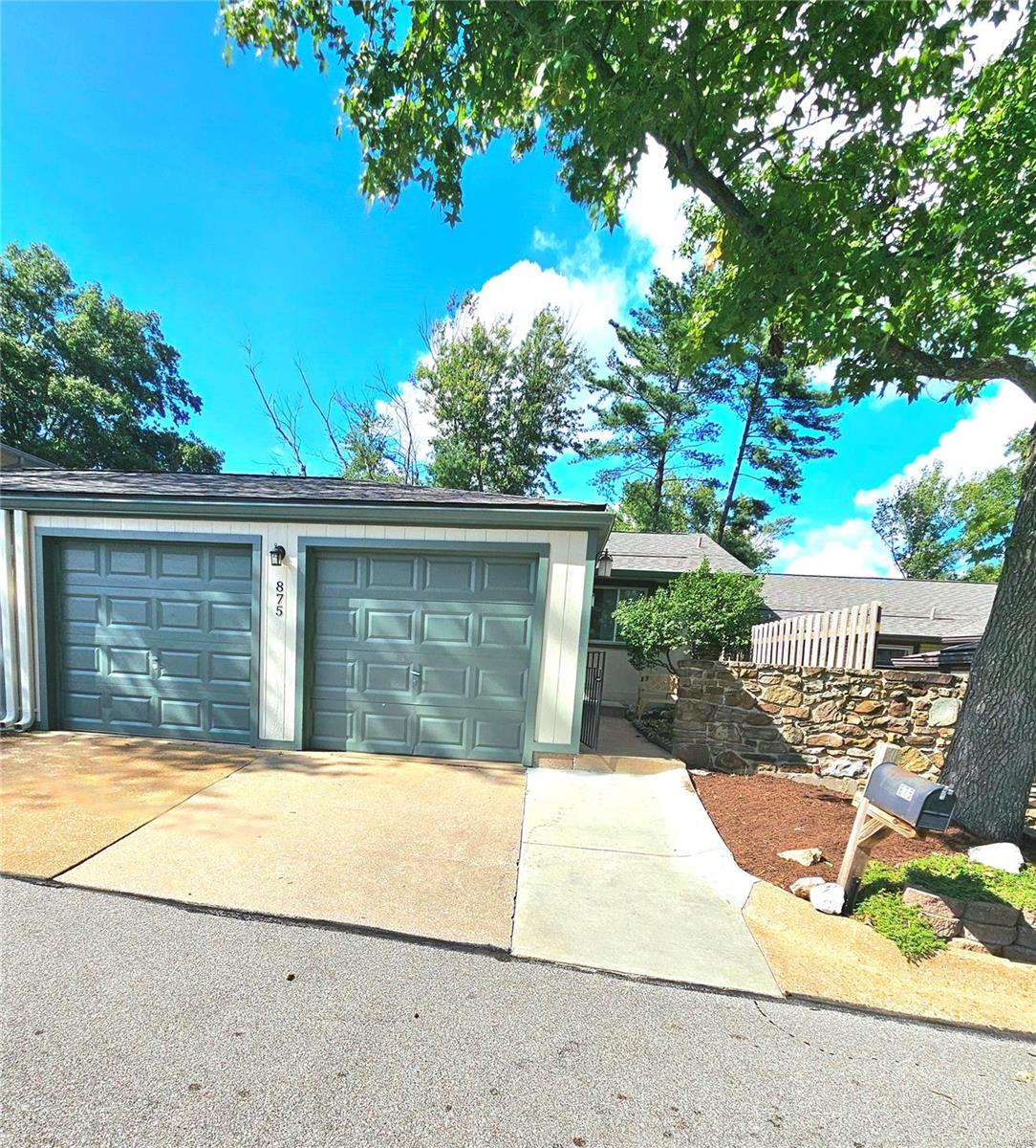 875 Delmonico Drive Manchester, MO 63021 - Photo 2 of 28