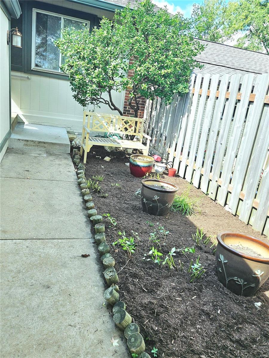 875 Delmonico Drive Manchester, MO 63021 - Photo 3 of 28