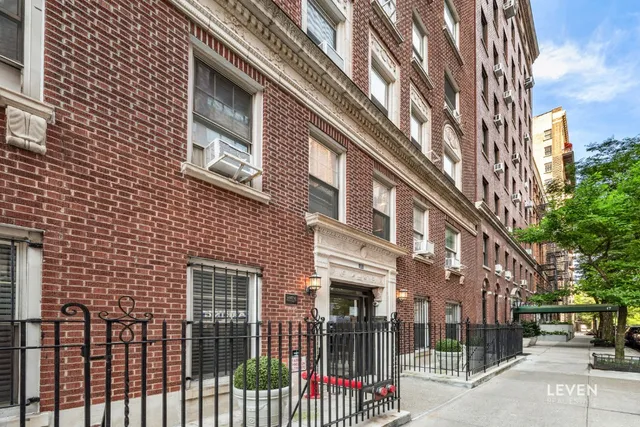 $465,000 | 25 West 64th Street, Unit 7D | Upper West Side