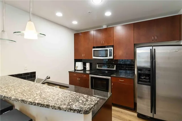 $365,000 | 400 West Peachtree Street Northwest, Unit 806, Atlanta, GA 30308