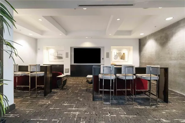 $365,000 | 400 West Peachtree Street Northwest, Unit 806, Atlanta, GA 30308